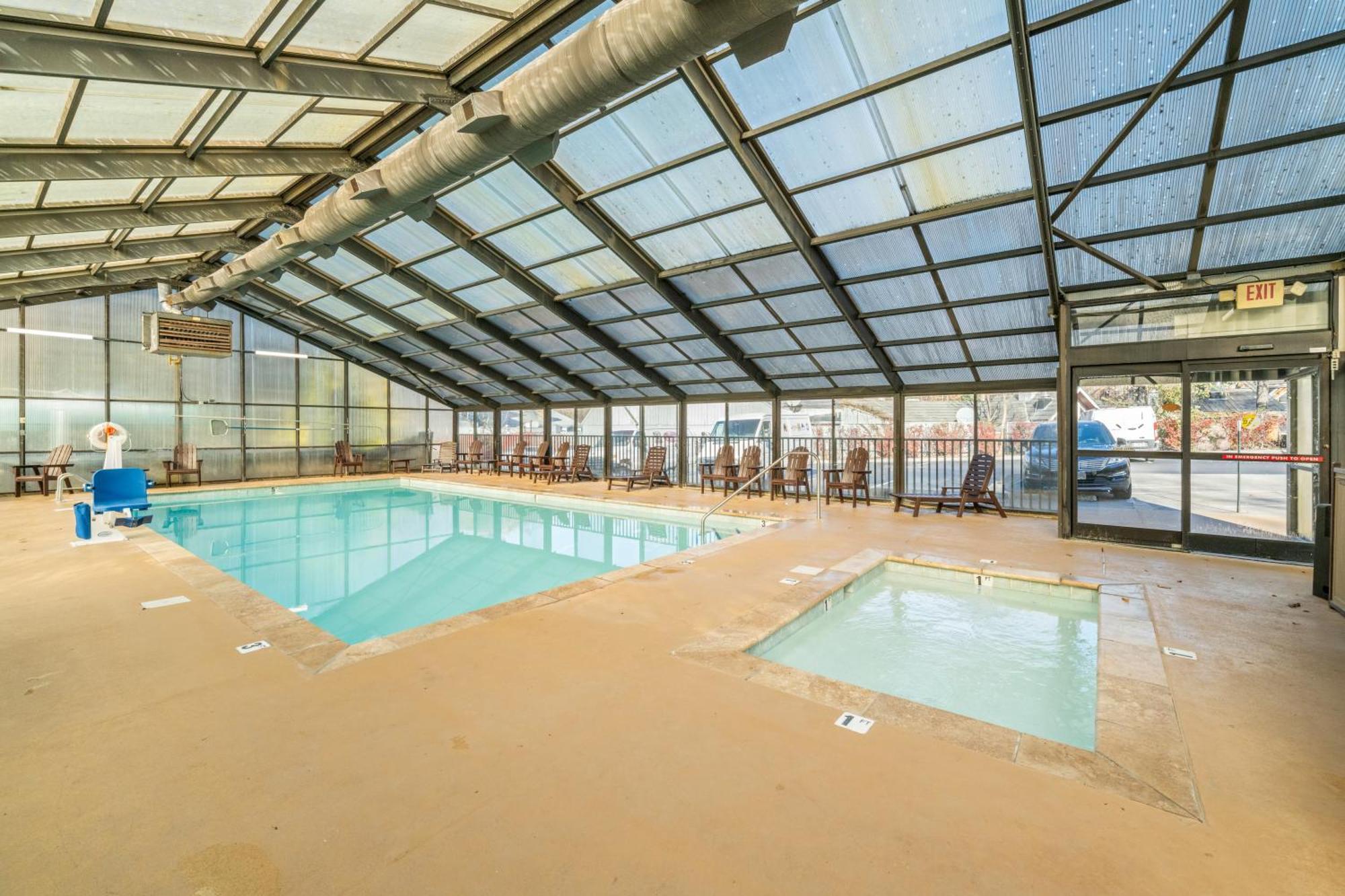 Black Bear Inn & Suites Gatlinburg Εξωτερικό φωτογραφία